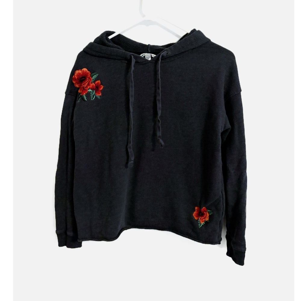 American Eagle Gray Rose Embroidered‎ Sweater